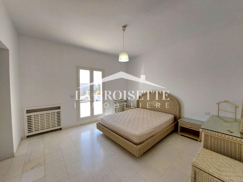 Triplex S+4 avec piscine à Gammarth